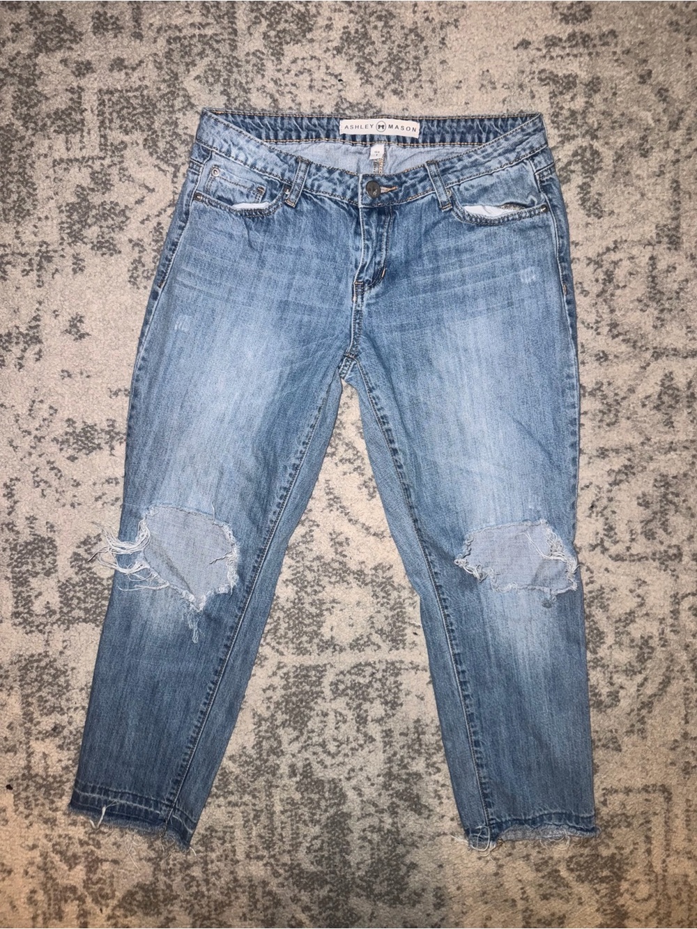 Ashley Mason Women's Light Blue Distressed Jeans Size 7